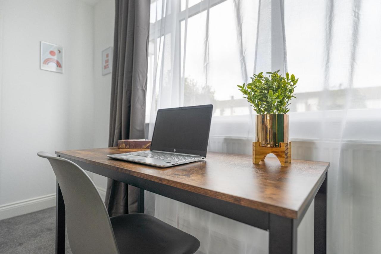 Contractor Accommodation Near Heathrow, Windsor Minutes From M4 Slough Buitenkant foto