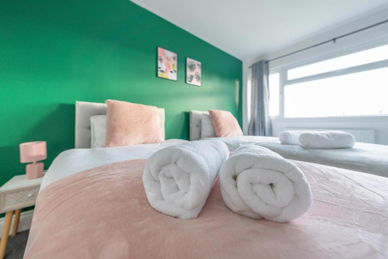 Contractor Accommodation Near Heathrow, Windsor Minutes From M4 Slough Buitenkant foto