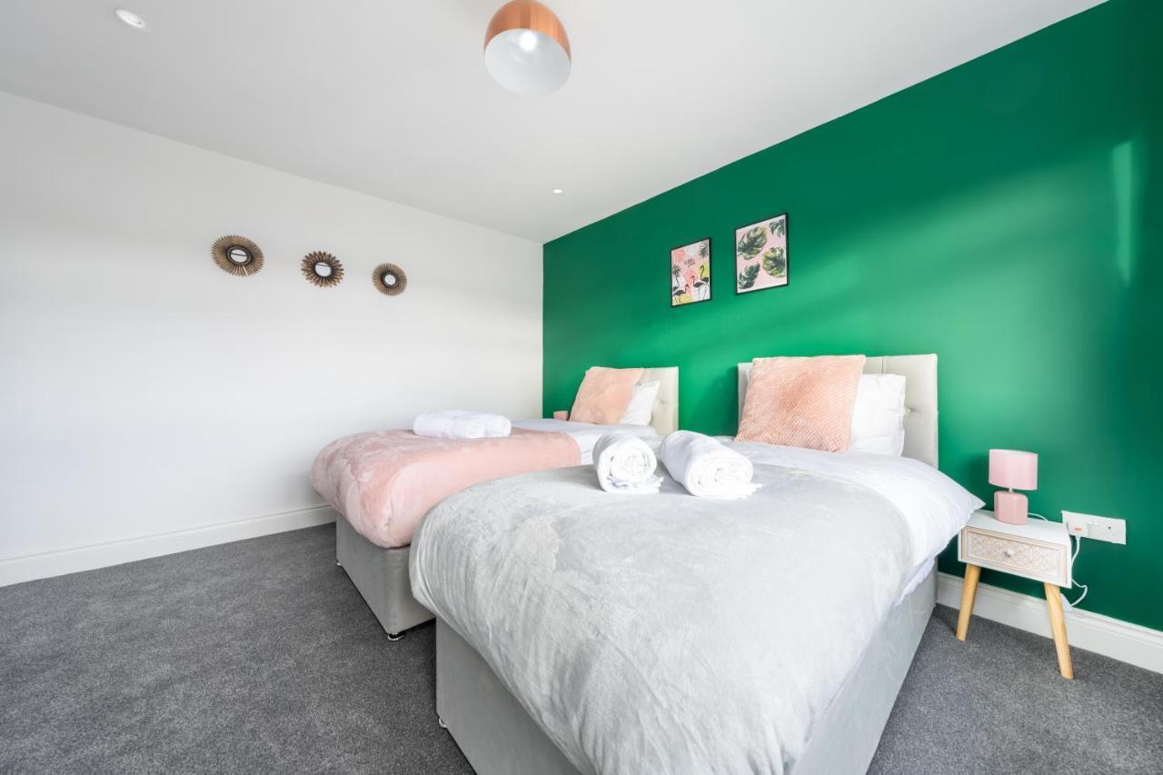 Contractor Accommodation Near Heathrow, Windsor Minutes From M4 Slough Buitenkant foto